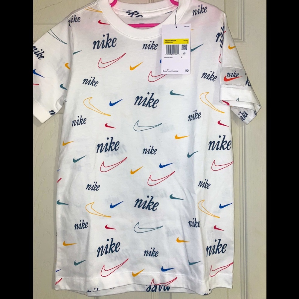 Nike Unisex T-shirt with tags.